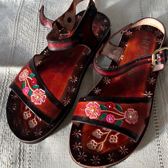Beautifully handcrafted sandals by Artesanos de Ceja - Picture 7 of 9